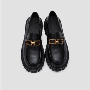 Lattelier Leather Loafers with Chain